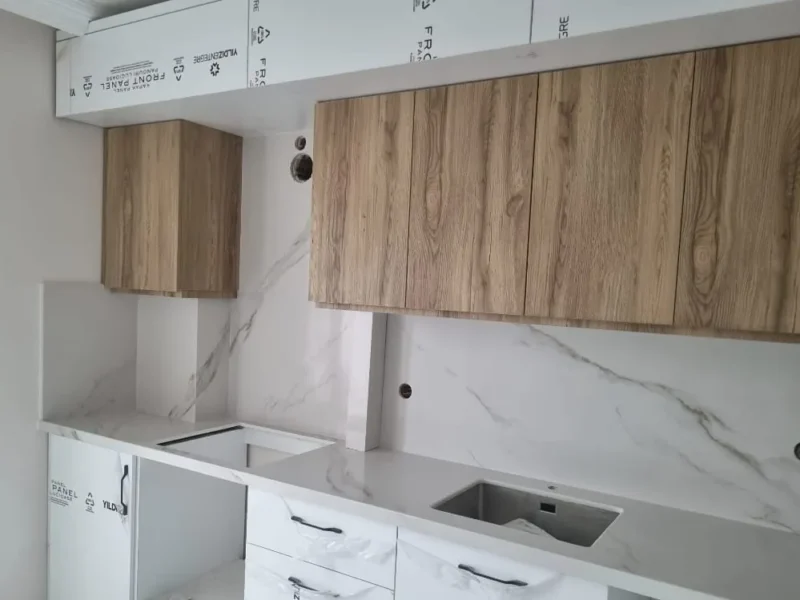 Beyaz damarlı mutfak tezgahı ve tezgah arası, Gencer Mermer uygulaması