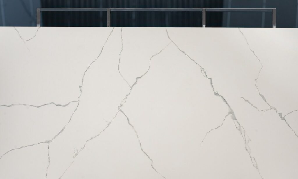 T-One Marble Statuario Porselen plaka